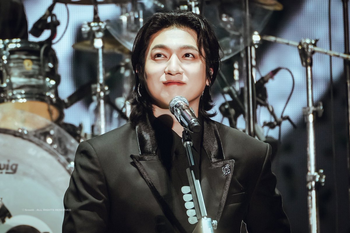 생일축하해 성진아 많이 웃는 행복한 하루를 보내길🍀