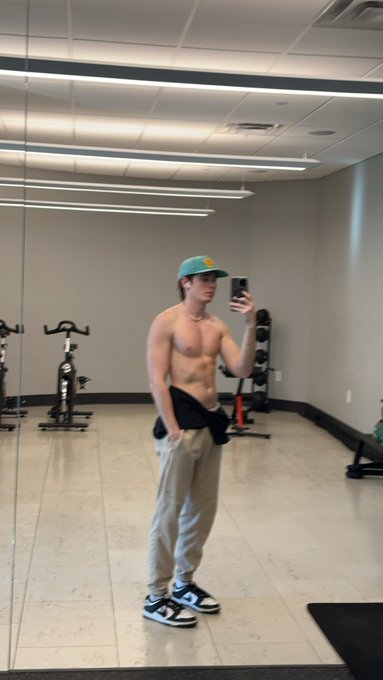 Watch itsevanwade's leaked NSFW photo on TwXstars