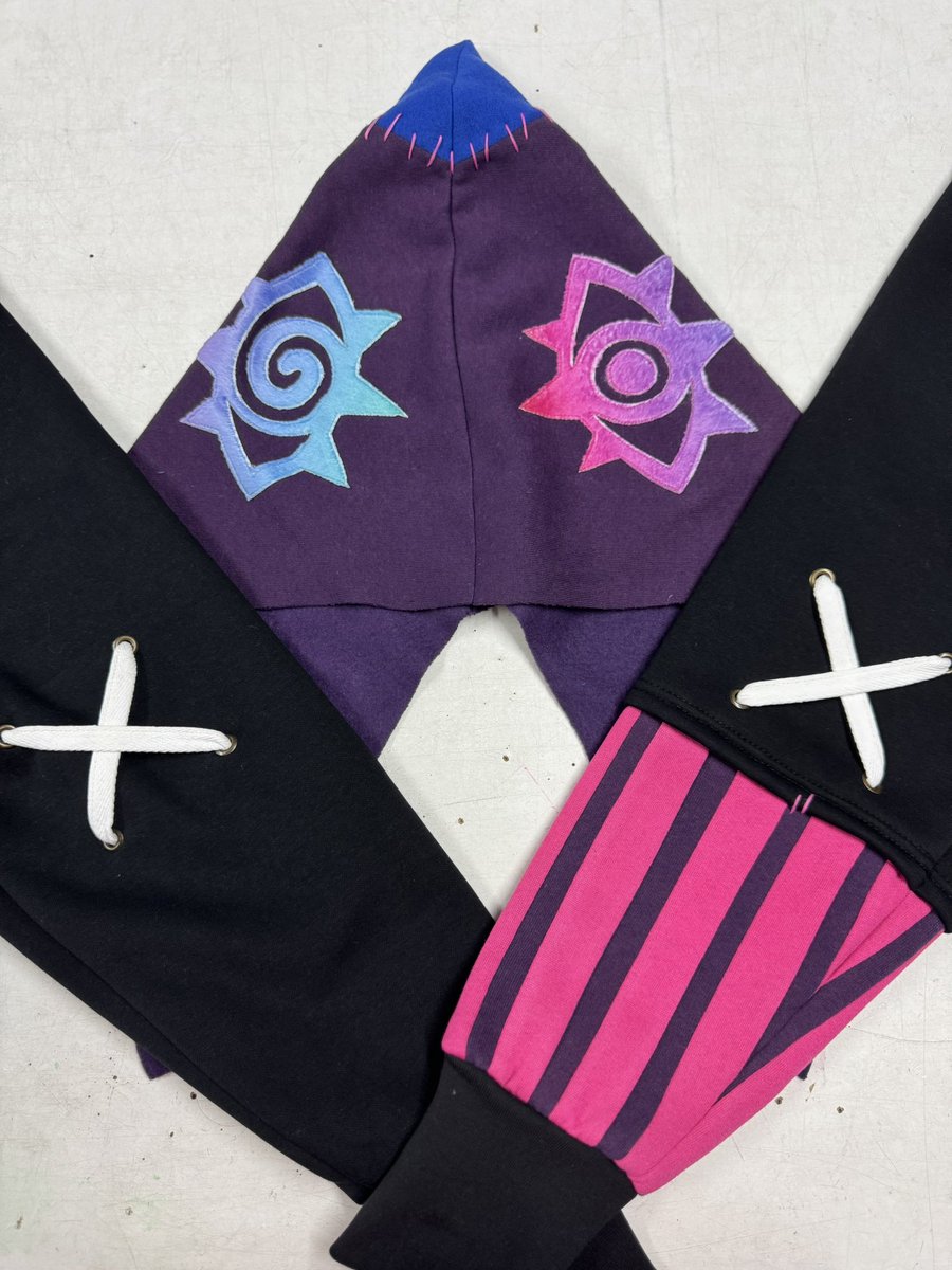 Button Fox tweet media