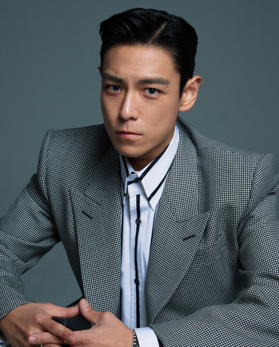 BabyBlack_twt's tweet photo. #TTTOP:

- ผมไม่อยากลบ #BIGBANG ออกจากชีวิตผมเลย
- สมาชิก BB เป็นเหมือนครอบครัวสำหรับผม ซึ่งผมใช้เวลาช่วงวัย 20 ปีที่แสนสดใสและสวยงามร่วมกับพวกเขา
- ดังนั้น ความรู้สึกที่ได้ดูรูปตอนเราอยู่ด้วยกันนั้นมันเจ็บปวดมากครับ มันยากมากที่จะเห็นรูปครอบครัวที่แยกทางกันครับ

#CHOISEUNGHYUN https://t.co/LUX2miLNNf