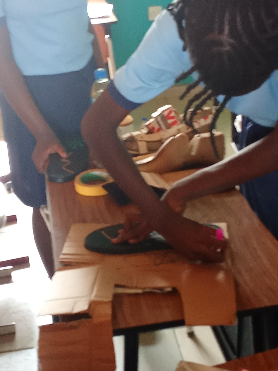 LUBANKSCH's tweet photo. It was really fun working with and training the students of Tovi Hills College, Ajah on life skills development training. 

We want to thank the college management for this wonderful opportunity. #lubanks #lubanksch #ToviHillsCollege  #shoemaking https://t.co/DO2jnyj6fH