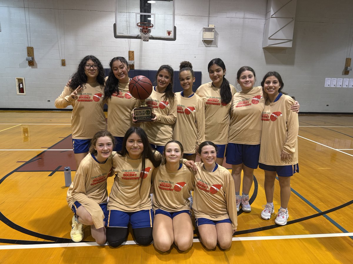 ChiViator's tweet photo. 7th & 8th girls b-ball team will be on the Chicago Bulls Countdown Live Pregame Show Friday, 1/17, 6:30 pm. Catch the broadcast on CHSN, the Chicago Sports Network! Exciting opportunity for our girls, currently 8-1 in the CCYL. Go Eagles! π¦
#stviatorchicago #stviatoreagles #SVAA https://t.co/Fse8YBw0t1