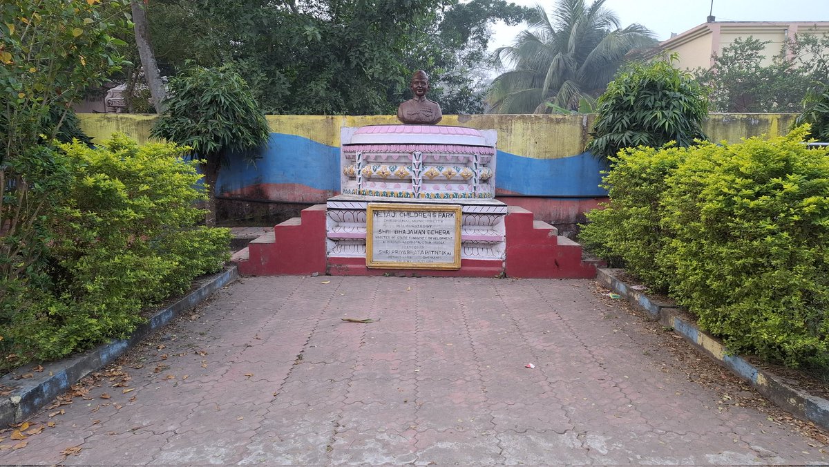 mastergurudevji's tweet photo. ପୌରପାଳିକାକୁ ନିବେଦନ ପରେବି କୌଣସି ପଦକ୍ଷେପ ନାହିଁ, ନେତାଜୀ ପାର୍କ ପ୍ରତି ଧ୍ୟାନ ଦେବାକୁ ଅନୁରୋଧ, ଫୋଟୋରେ ସବୁ ଉପଲବ୍ଧ, ନିବେଦନ ଯଥା ଶୀଘ୍ର ସଜାଡ଼ିଲେ ବ୍ୟାୟାମ କରୁଥିବା ବ୍ୟକ୍ତି ଉପକୃତ ହେବେ, ମୁଖ୍ୟ ଫାଟକ, ନେତାଜୀଙ୍କ ମଣ୍ଡପ, ଦୋଳି, ଜିମ୍ ସରଞ୍ଜାମ ଓ ସଫେଇ କାର୍ଯ୍ୟ !
@districtadmndkl @dhenkanalm_hud
@CMO_Odisha https://t.co/3Age0nkFQn