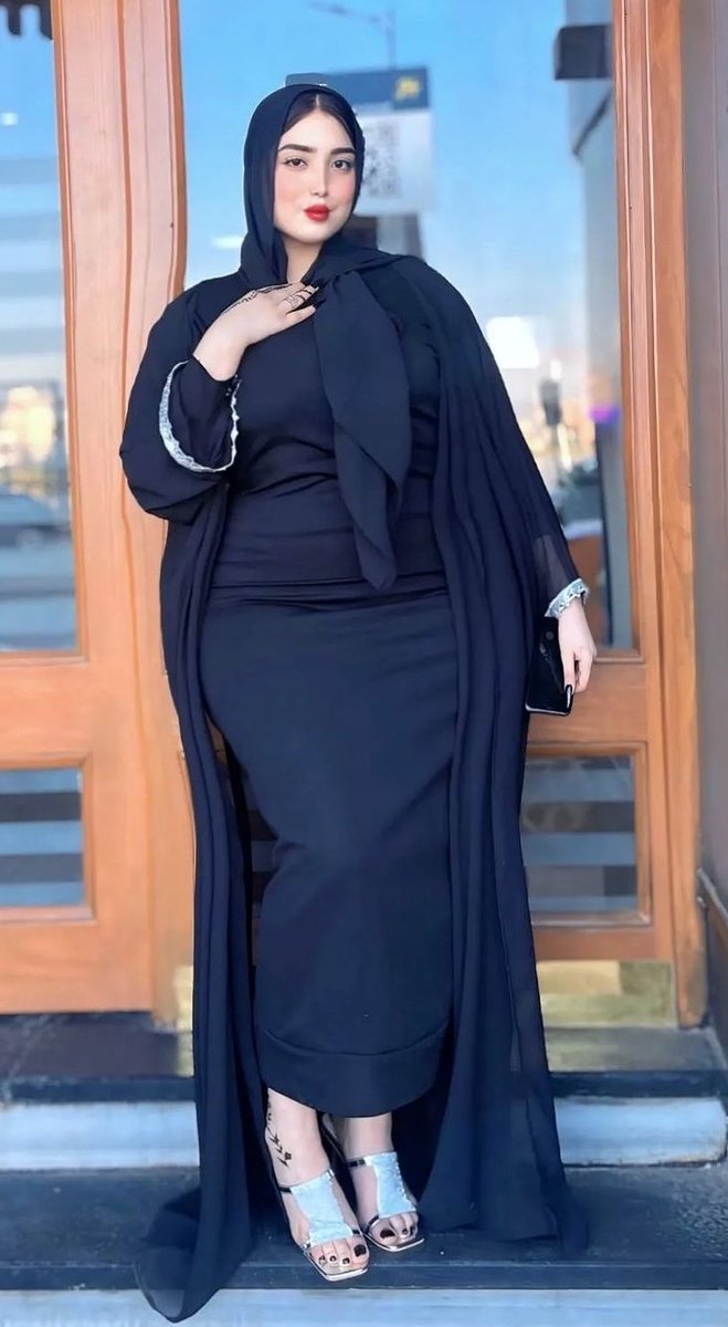 صباح الخير مين دي يبنات 
وشبه مين تعرفها