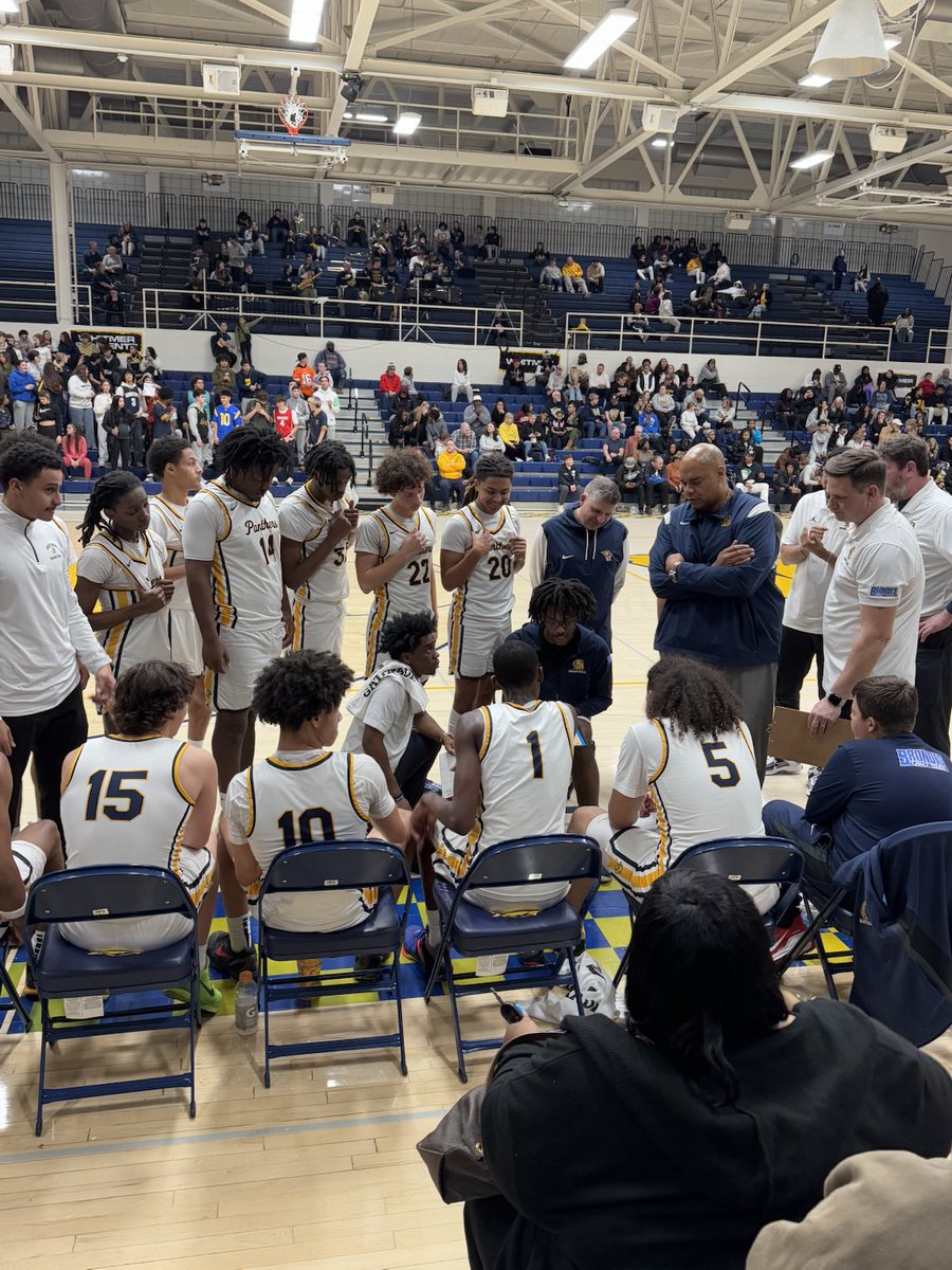 astacey34's tweet photo. Love this pic!!!! Player lead team! LOCKED IN. See you Friday https://t.co/ZCb0aOr4aR