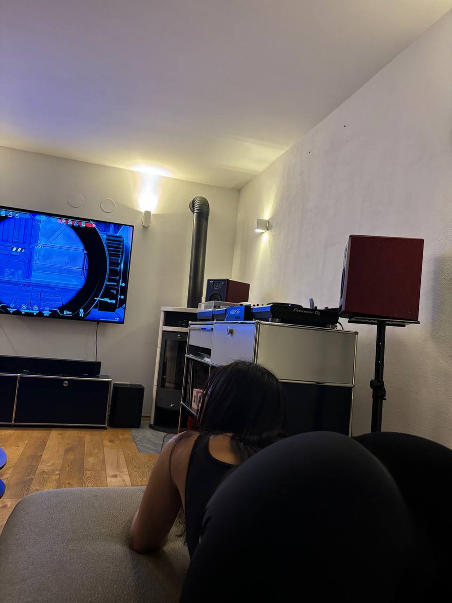 EmilyPtsn's tweet photo. I have a big gift for everyone who follow´s me in the next 48 hours 😜🥰!
#gamergirl #gamer #big #booty #gift #suprise #VALORANT https://t.co/hAMbX2FNtk