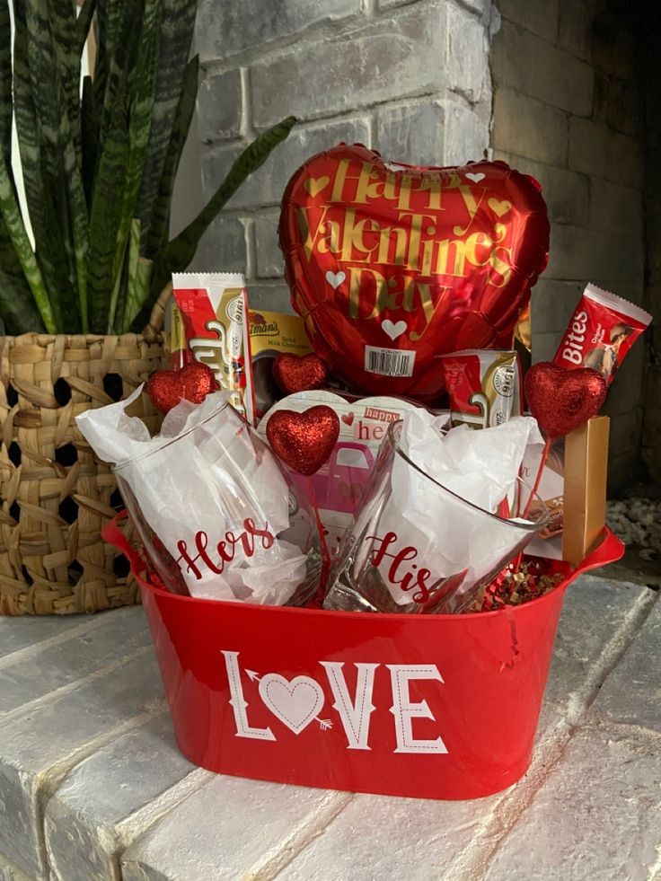 LeRayVlidz's tweet photo. ❤️🥰Valentines day Bae Basket❤️🥰 inspoo pics🌹
#hearts #valentines #cute #inspiration #pink #valentinesday #yummy #red #roses #iloveyou #happyvalentinesday #ladies #gifts #valentinesdaygift #valentinesdaygiftideas #baebasket #giftsforher #GiftsForHim #flowers https://t.co/m114FNzUeQ
