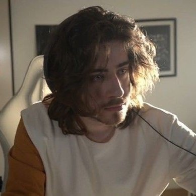 richasstuff's tweet photo. em memória do long hair {2022 (capengado as vezes) - 2025} 
cria não morre vira lenda 🕊️🕊️🕊️ https://t.co/GofFXlNwjY
