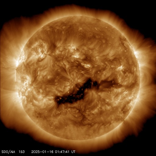_SpaceWeather_'s tweet photo. A southern hemisphere coronal hole is facing Earth. Enhanced solar wind could arrive in ~3 days - Follow live on https://t.co/bsXLidnzGh https://t.co/LnMFhUUSM4