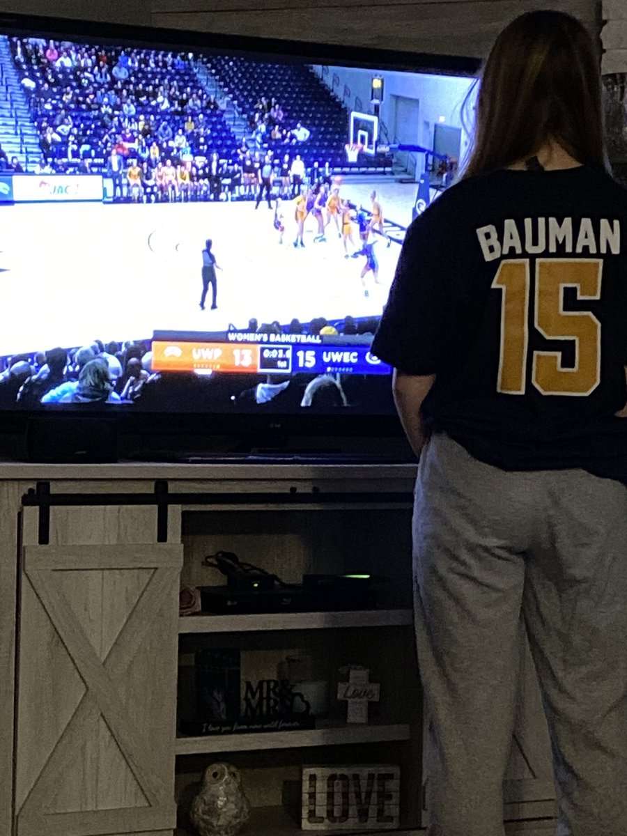 Cheering for my favorite Blugold tonight! <a href="/karsyn_bauman2/">Karsyn</a>  🫶