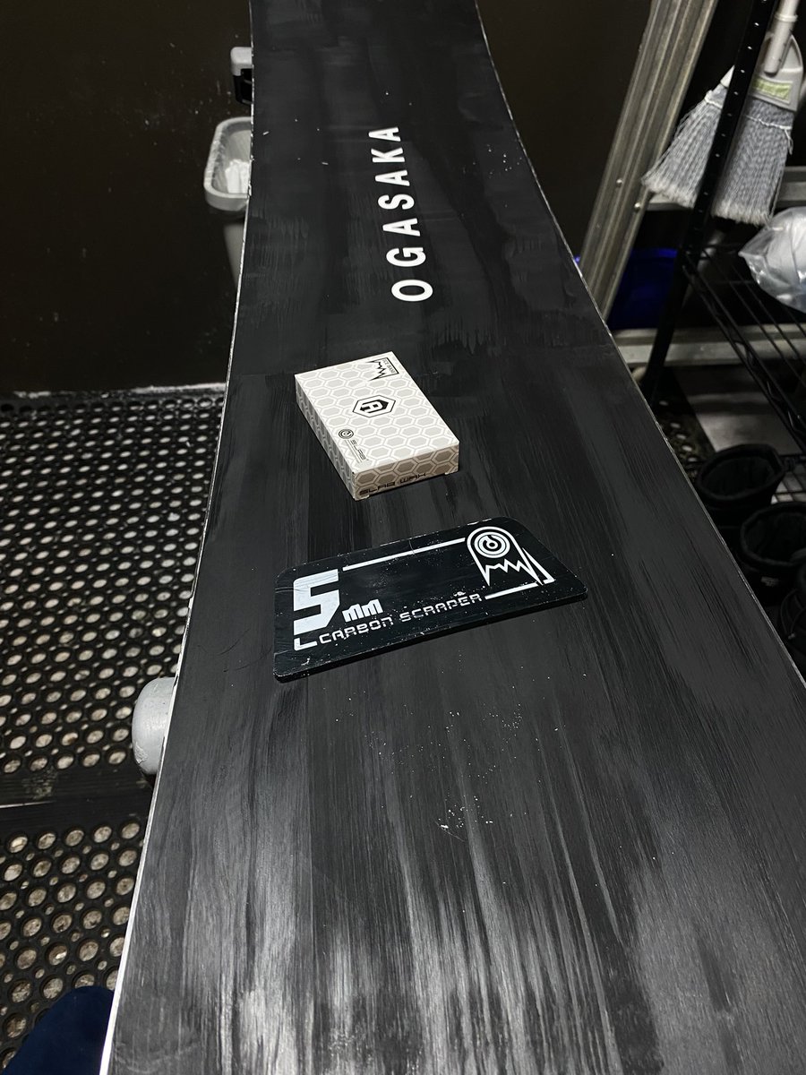 yu2fu2ta's tweet image. 今日は家で1人なのでICEBASEの日🪨

これからA‥

剥いだら一杯飲もう‥🍺

#ICEBASE