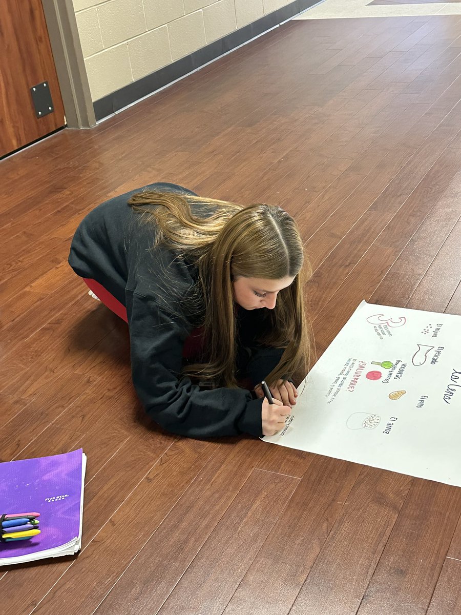ElmanSenorita22's tweet image. Spanish2 Ss have been building #vocab related to a #balanced lifestyle by researching the #healthiest diets in the world. They’re having fun in an #interactive lesson,  using #research, creativity, and collaboration #WICOR 
@RPHS_Panthers @Rphs_World @RP_AVID