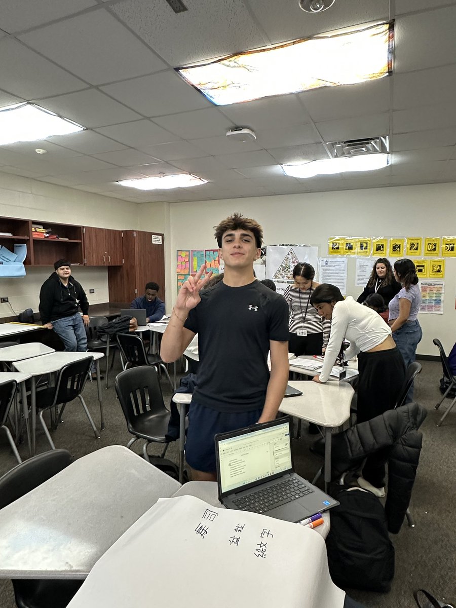 ElmanSenorita22's tweet image. Spanish2 Ss have been building #vocab related to a #balanced lifestyle by researching the #healthiest diets in the world. They’re having fun in an #interactive lesson,  using #research, creativity, and collaboration #WICOR 
@RPHS_Panthers @Rphs_World @RP_AVID