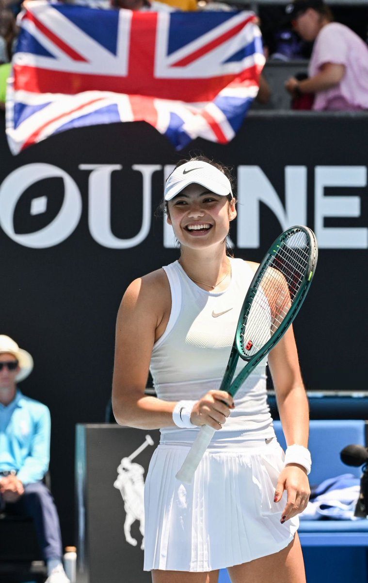 Raducanu d. Anisimova 6-3 7-5

Down 1-3 in the 1st set. 

Down 0-3 in the 2nd set.

Phenomenal fight from Emma. 

She ran down every ball &amp; competed so well from the first point to the last. 

✅1st Australian Open R3
✅2-0 in 2025

Reminding everyone how good she can be.

🇬🇧❤️
