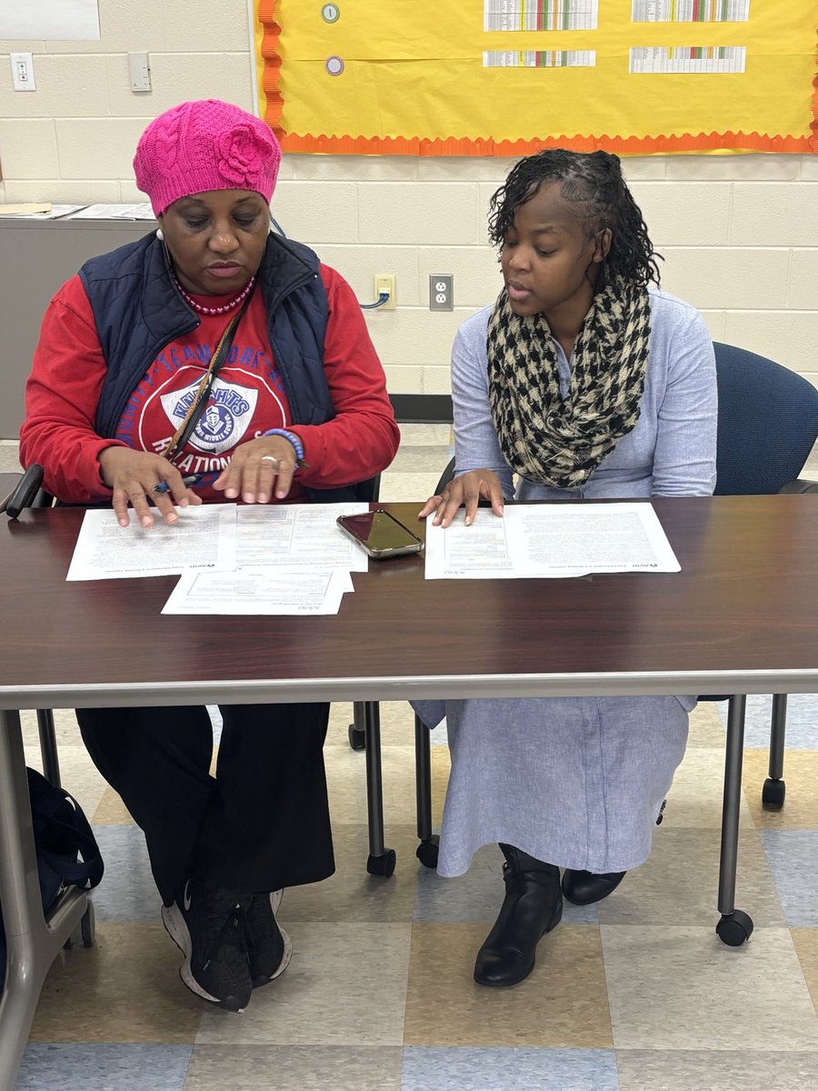 AVIDwithCallie's tweet photo. Today ⁦@AlcornMS⁩ engaged in the critical reading process through marking the text and writing in the margins. ⁦@AvidSoutheast⁩ ⁦@RSD1_AVID⁩ https://t.co/KIQiQBFEEv