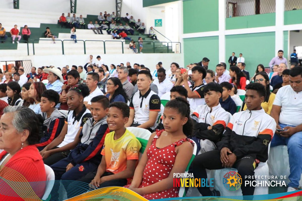 PichinchaGob's tweet photo. 🥳 ¡Celebramos a Pedro Vicente Maldonado por sus 33 años de cantonización!🎊👏🏼

Junto a la comunidad y sus autoridades locales, la Prefecta @PaolaPabonC participó en la Sesión Solemne, donde recibió un reconocimiento 🏵️  por su valiosa contribución al desarrollo y progreso del cantón. 💖

#PichinchaInvencible