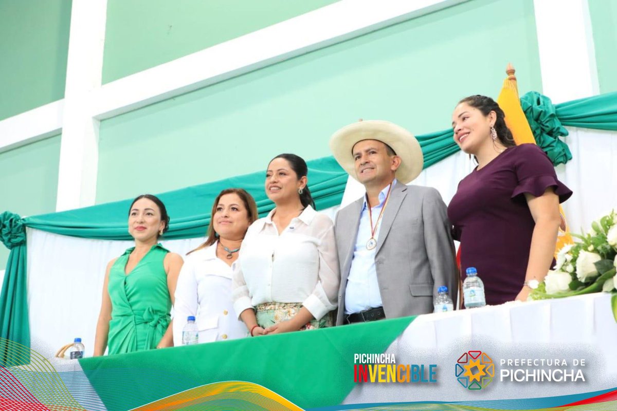 PichinchaGob's tweet photo. 🥳 ¡Celebramos a Pedro Vicente Maldonado por sus 33 años de cantonización!🎊👏🏼

Junto a la comunidad y sus autoridades locales, la Prefecta @PaolaPabonC participó en la Sesión Solemne, donde recibió un reconocimiento 🏵️  por su valiosa contribución al desarrollo y progreso del cantón. 💖

#PichinchaInvencible