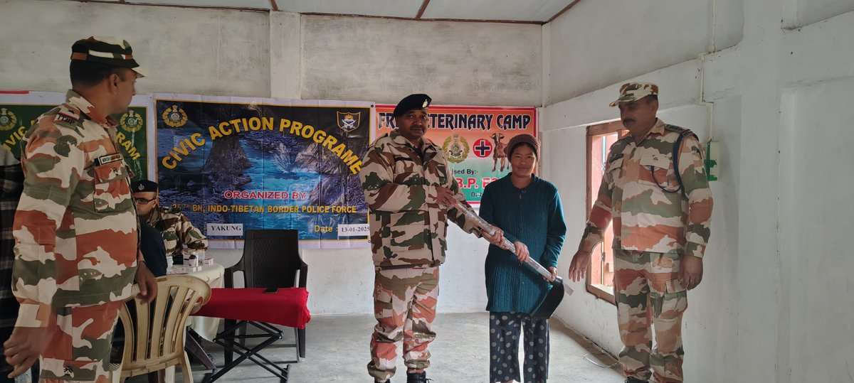 ITBP_official's tweet image. 25 Bn #ITBP, Tezu, Arunachal Pradesh, conducted free medical/veterinary camps and distributed solar lamps, seeds and tools in 10 vibrant villages— Changwanti, Kheyong, Samdul, Musai, Krowti, Dhanwari etc. under the Civic Action Programme (10-15 Jan 2025).
#HIMVEERS
