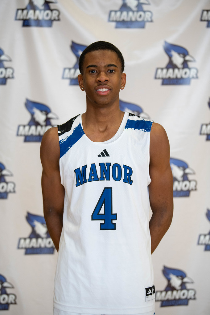 manorbluejays's tweet photo. #8 @USCAA Division I #manorbluejays Men's Basketball leading scorers tonight versus #11 @USCAA Division II and @ESAC_Sports foe @WilliamsonTrade:
Manny Roach: 19
Bryce Nwobu: 18
Namir Simmons: 14
Deacon Linder: 11
@ManorCollege #ManorStrong @MONTCOToday @MontcoNews🏀 https://t.co/jsKzSADbVS