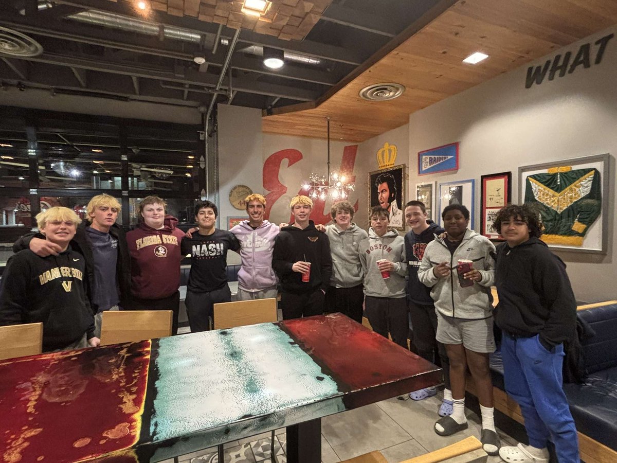 Team 2 taste testing some more fast food! #munchisbaggin <a href="/DonGelsomino/">Don Gelsomino</a> <a href="/YorkDukesFB/">York Dukes Football</a>