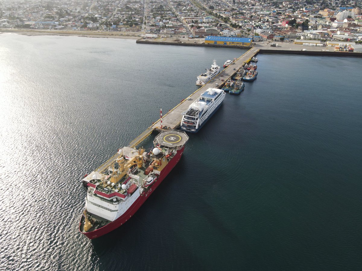 wanderino_'s tweet photo. Muelle Prat, #PuntaArenas #hmsprotector #stellaautralis #gsmechange @kemanta @Off_Valpo @oleoducto https://t.co/UKqaC061gX