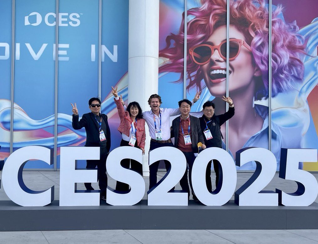 DavidThaDegen's tweet photo. Attending CES for the first time was incredible!

Genzio is expanding beyond Web3, exploring AI and tech conferences in 2025 while bridging projects into the Web3 space.

Thankful for the experience and excited for what’s ahead in both Web2 and Web3!

#CES2025 #Genzio https://t.co/wnReax50aQ
