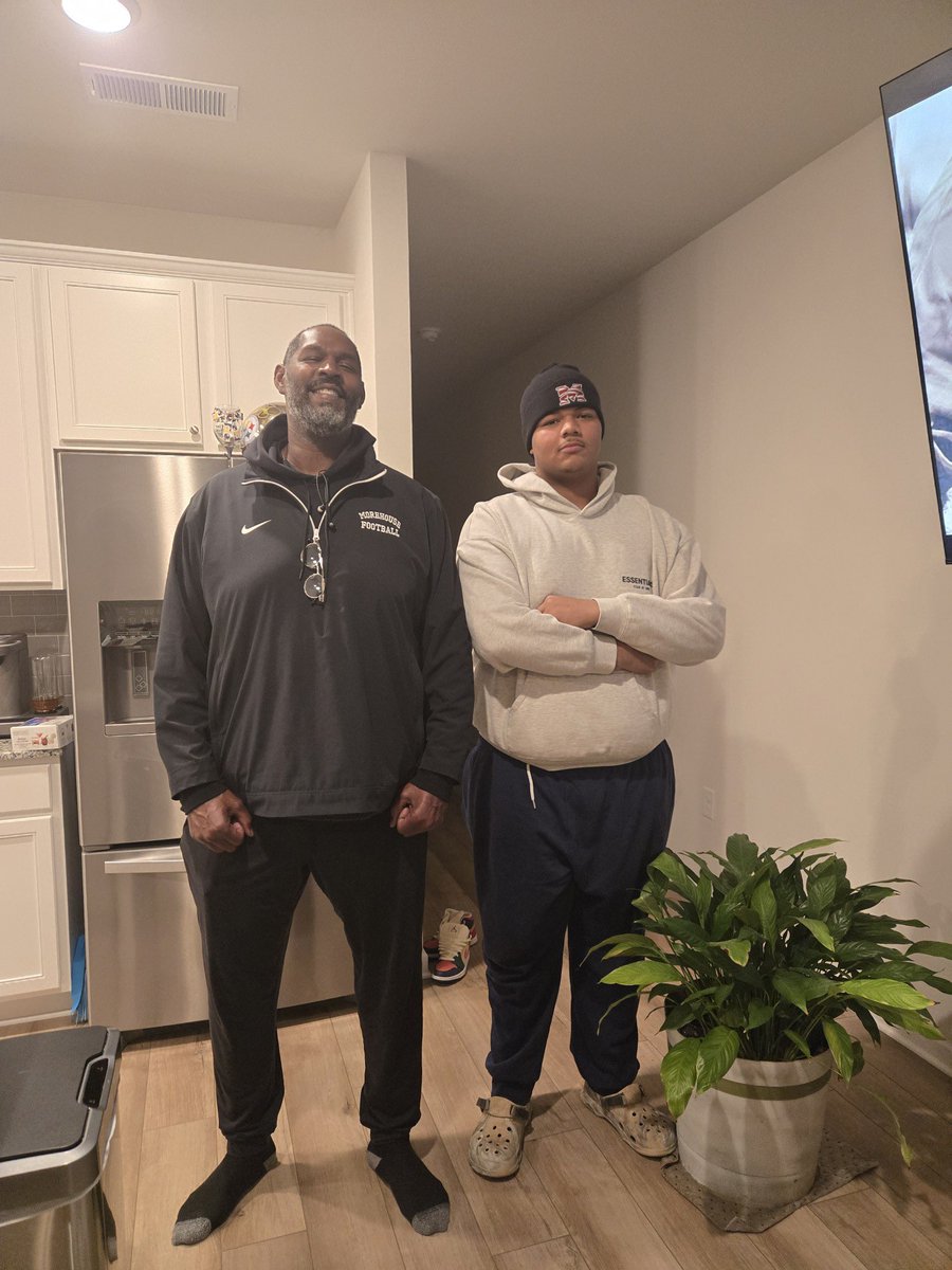 Good seeing my guy!🤞🏽 <a href="/whatupbob/">Bob L. Whitfield III</a> <a href="/CoachJTW/">Johnny T. White</a> <a href="/NEGARecruits/">Northeast Georgia Recruits</a> <a href="/TeamGordonCPK/">Corky Gordon</a> <a href="/TrenchAcademy/">Coach Soli</a> <a href="/Coach_Ken_Quinn/">Coach Ken Quinn, ED.S</a>