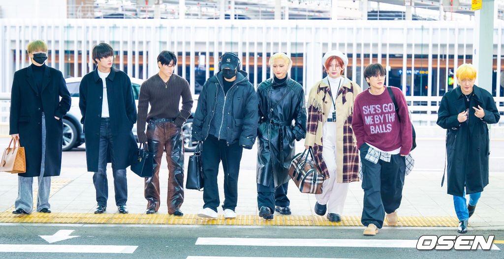 THExPIRATEEZ's tweet photo. 𝗔𝗧𝗘𝗘𝗭 at Incheon airport, heading to Paris. 🛫

(+ @wjooyo) https://t.co/lg4OlS4C0c