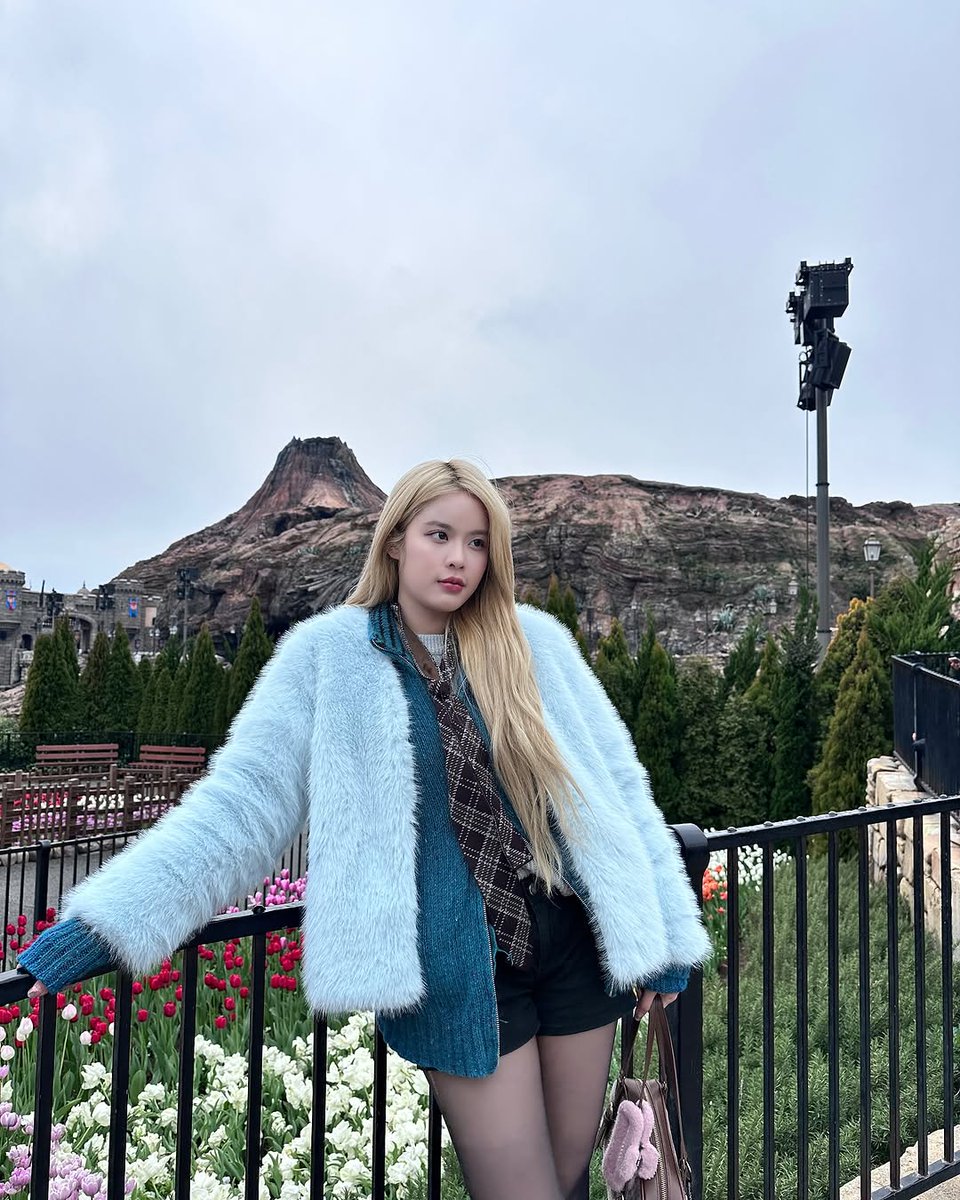 MOBYE_Fanbase's tweet photo. รูปสวยๆจาก Disney sea มาแล้วว🌊
เสื้อผ้า หน้า ผม น้องโมทำถึง ฟิลเอลซ่ากลับไปเยี่ยมบ้าน❄️😆

#MOBYE https://t.co/Zm6Ntv5zWu