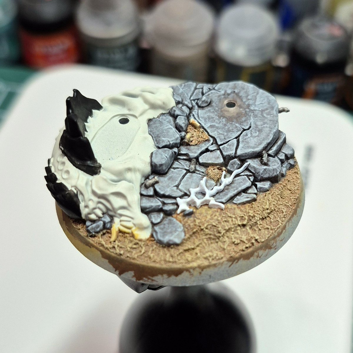 Not much to show on the next mini, but I figured I would show the start anyway. The base is like a mini unto itself! Still working on the stone, then onto the remains of the nid. #paintingwarhammer #WarhammerCommunity #Warhammer40k #40k #wipwednesday