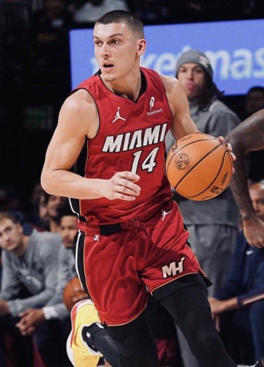 TheHoopCentral's tweet image. Tyler Herro tonight:

34 Points
4 Rebounds
3 Assists
66% FG
7/12 3PM