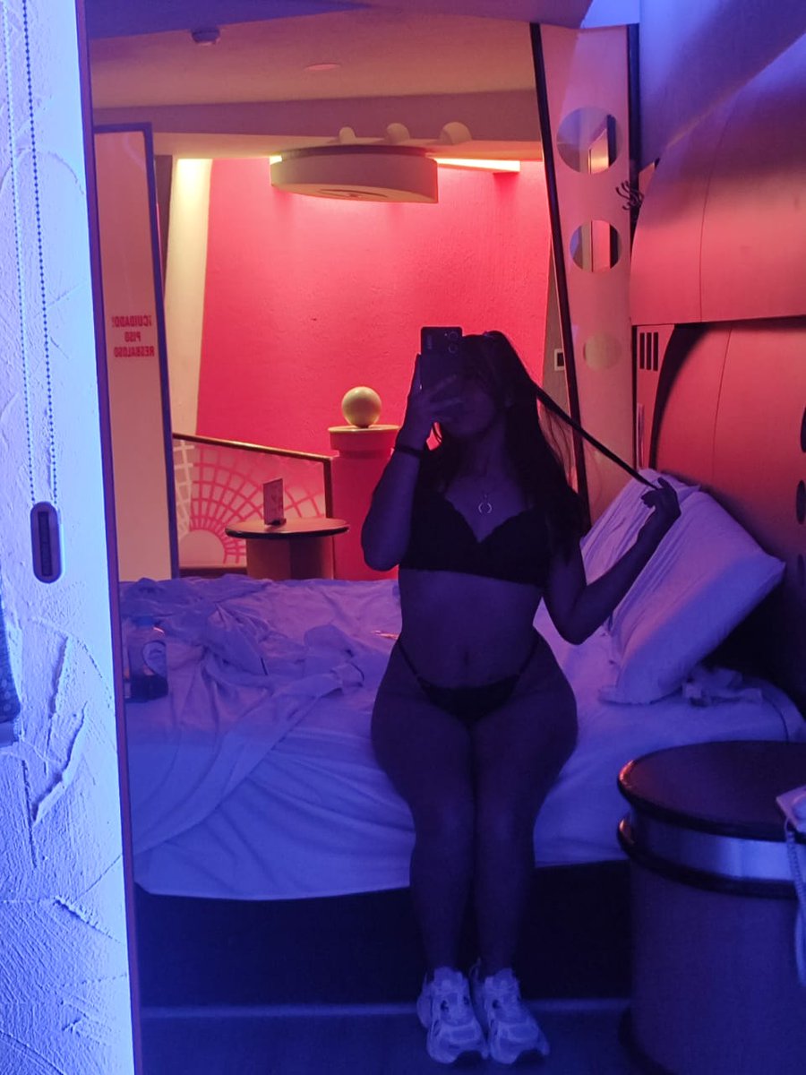 rey93491's tweet photo. Hace frío y si mejor vamos a piernarnos    y a calentarnos un poco 😏���

Estaré disponible en :Motel villa las flores https://t.co/vwEG1kTdVB