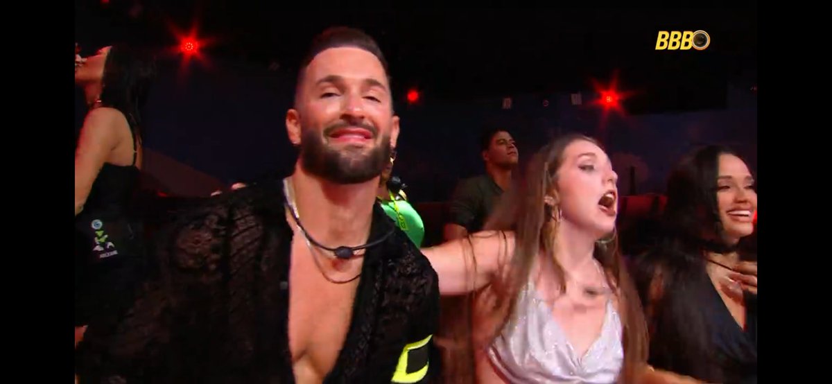 grazipac's tweet photo. Acho que o Diego tá com a cara de: Meu Deus, que garota chata do meu lado”. Kkk
#BBB25 https://t.co/2A9gjRlH9K