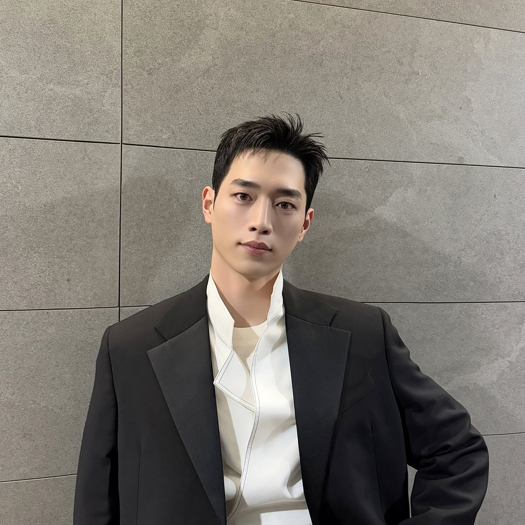SeokangjoonPy's tweet photo. 📸 Buenas ✨️
🔄manofcreation_official 
EL PODER ESTÁ ENCENDIDO
#EscuelaSecundariaEncubierta Jung Hae-seong
Un rato más en los <2024 MBC Drama Awards>
#MBC #seokangjoon #서강준 
#SKJParaguay🇵🇾 
#徐康俊 #ซอคังจุน #ソガンジュン  #manofcreation 
Staff. 세시이🎀 Cecii 🌻 https://t.co/eTv6DG3fHq