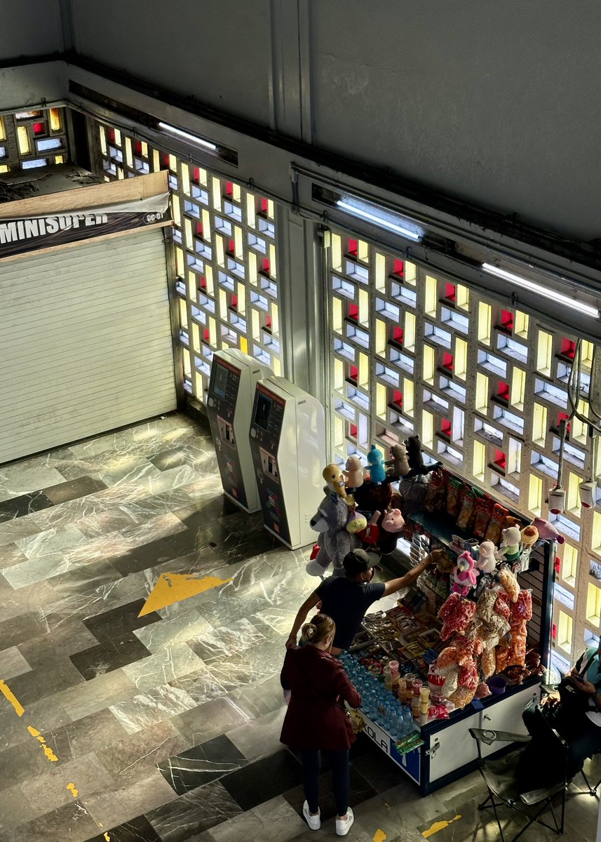 Escenas chilangas en el metro Xola