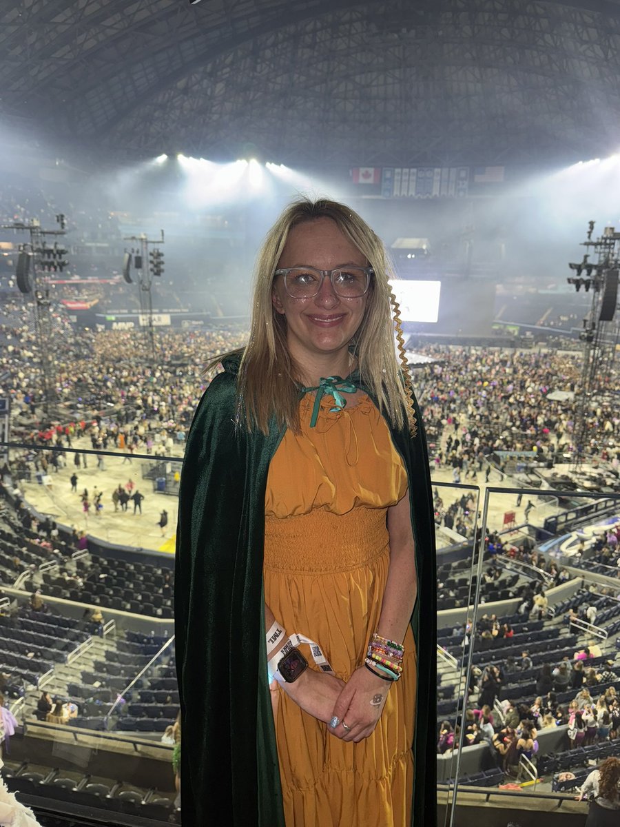 JulietEnchanted's tweet photo. @taylornation13 @taylorswift13 long time coming!! purple dress is hand made by my friend sierra and I 💜 https://t.co/lKjnAoEEQC