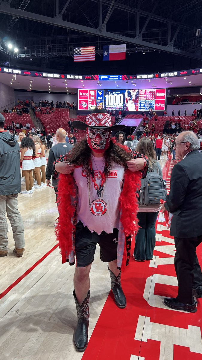 ColeConnerr's tweet photo. Coog Jesus fit check. 

@djnursic #ForTheCity https://t.co/iirPxHllFi