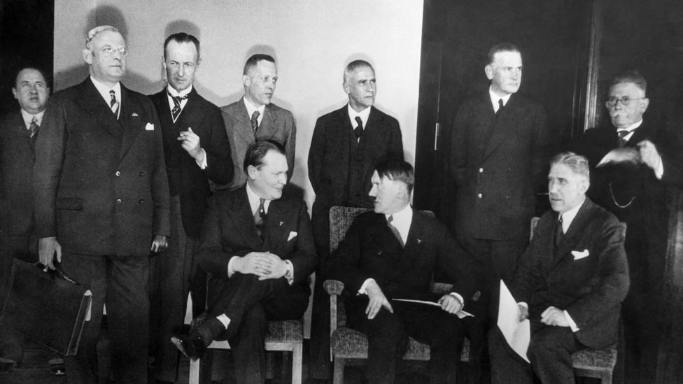pash22's tweet photo. How Hitler Dismantled a Democracy in 53 Days: He used the constitution to shatter the constitution.
https://t.co/sdpnndcub1 via #TimothyRyback & @TheAtlantic https://t.co/re3qP5Fu6J