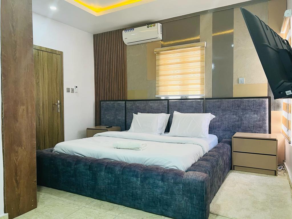 TDOSProperties's tweet photo. Luxury Apartment for Rent
*Location: Conservation Road, Chevron, Lekki*
*Property Details:*
- 3 bedrooms, fully furnished and serviced apartment
- Boys' quarters (BQ) included
- Prime location in Chevron, Lekki

*Rent:*
- ₦6,000,000 per annum

Contact:
08022292982, 08100980739 https://t.co/GkHmIkKtcZ