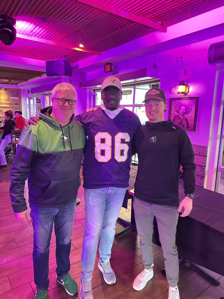 JohnFriends4's tweet photo. @JakeReed86 Great to meet you!  #skol @FriendBrady https://t.co/SFSDeewn2I