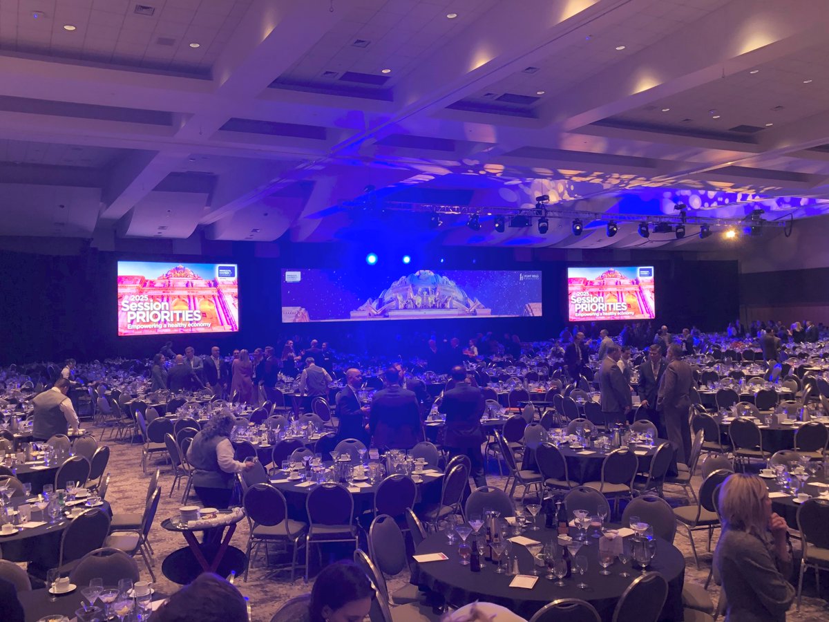 MN_Chamber's tweet photo. And 2025 #SessionPriorities is IN. THE. BOOKS. A giant thank you to our business leaders, legislators, local chambers and sponsors - like title sponsor @Flint_Hills_ / @FHR_PineBend - for another incredible #mnleg kickoff! https://t.co/NmVvDnHAlD