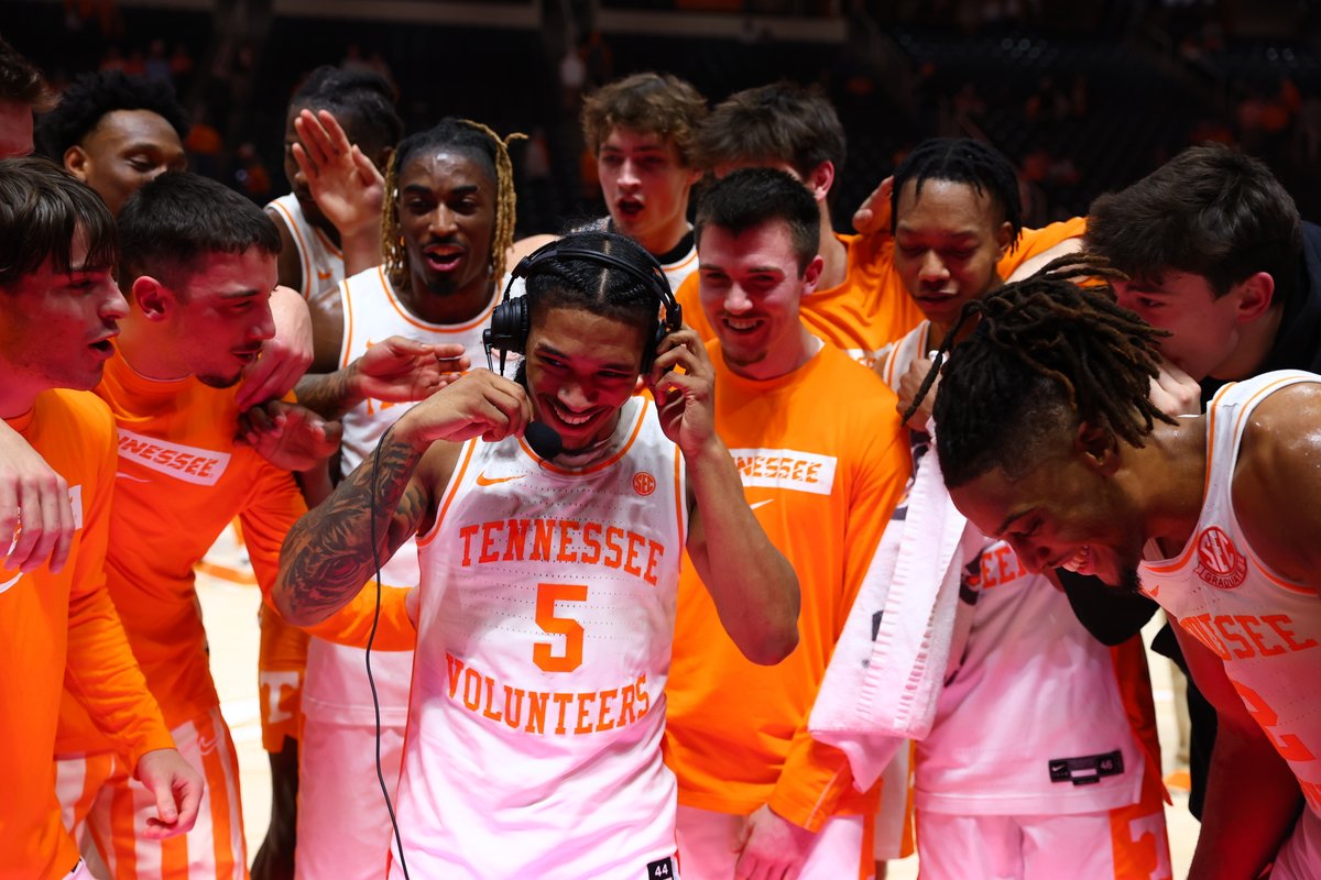 Vol_Hoops's tweet photo. i love this team https://t.co/gsKbFgSgDp