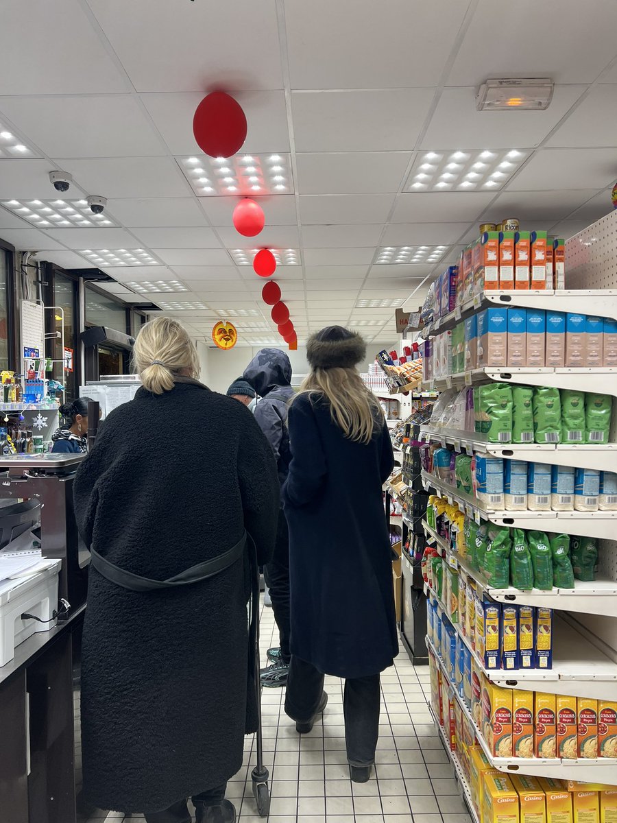 reilyl_'s tweet image. #Stranded #inFrance #Bymyself #Day3