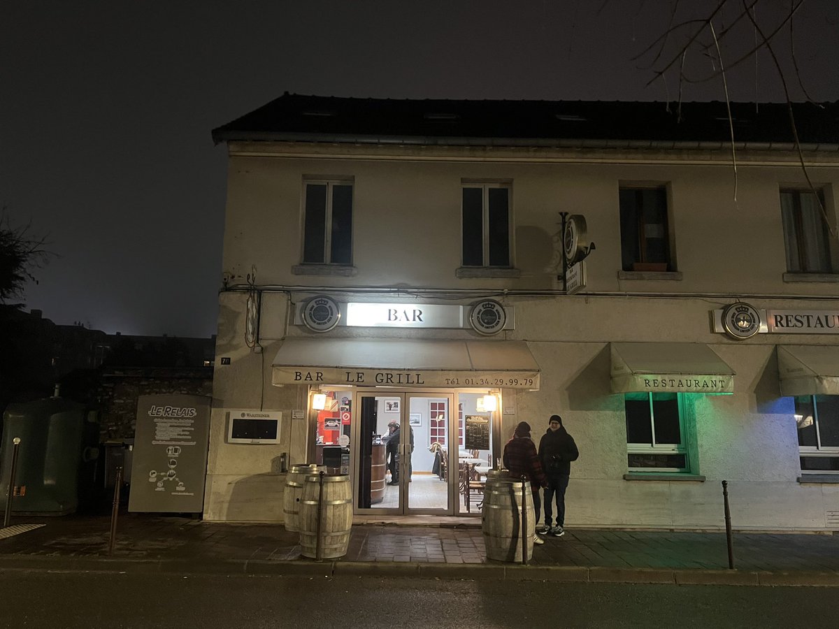 reilyl_'s tweet image. #Stranded #inFrance #Bymyself #Day3