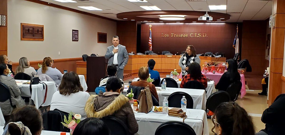 LFCISDFamEngage's tweet image. Thank you Dr. Salazar and Mrs. Dayana Zamora, LCSW for joining our morning Family Engagement meeting and Parent Workshop. #OneDistrict #OneCommunity #Wellbeing @gsalazarLFCISD @jmcdonough33
