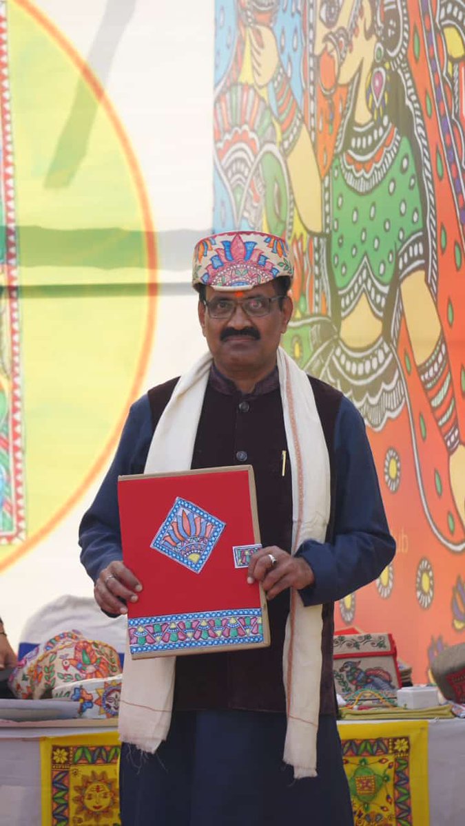 mithilakritihub's tweet image. 🌞🌿मंगलमय भोर 🙏🙏
📂📁Jute File and Folder with handmade mithilaart.
📂📁Perfect stitching, long lasting, easy to use, suitable for all documents and to keep them safe, light in weight.
#File #folder #mithilaart #handmadeart #art #artist #India