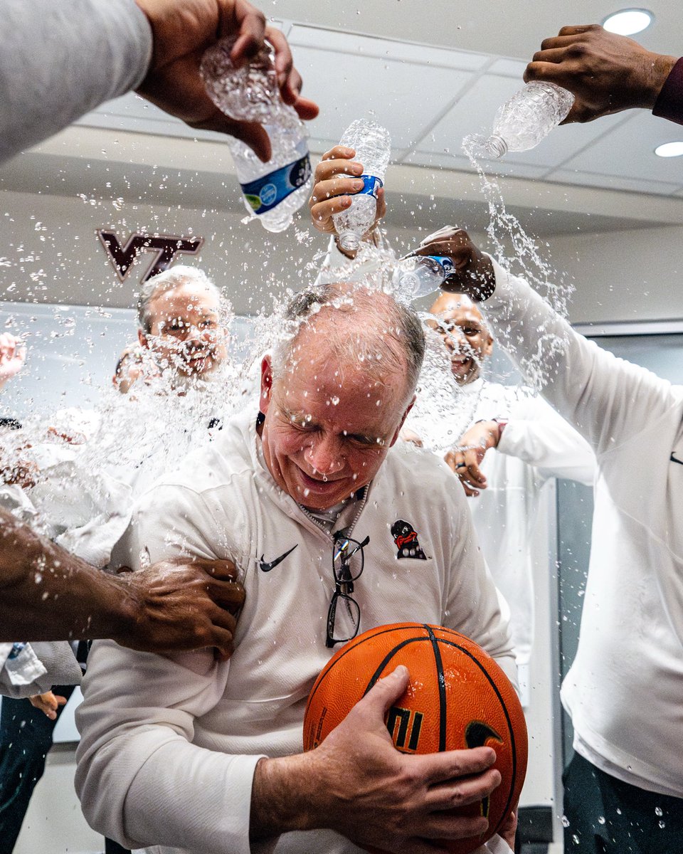 HokiesMBB's tweet photo. this moment 🦃🧡💦💦💦

Love our guy @CoachMKYoung‼️ https://t.co/eRkviEyxj9