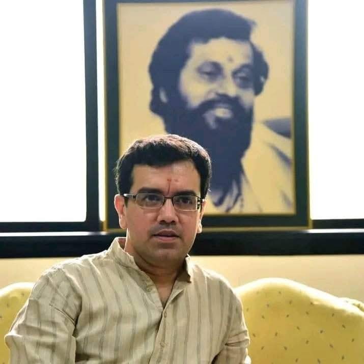 tejasamrutkar75's tweet photo. शिवसेना ठाणे जिल्हाप्रमुख श्री.@MiKedarDighe केदार दिघे  साहेब यांना वाढदिवसाच्या मनःपूर्वक शुभेच्छा..! 
आपणांस निरोगी आरोग्य व दीर्घायुष्य लाभो हीच सदिच्छा..!
.
.
#happybirthday #kedardighe #saheb
 #Shivsena #Thanejilhapramukh
#saiamrut775 #tejasamrutkar775 https://t.co/BWpwfkkue1