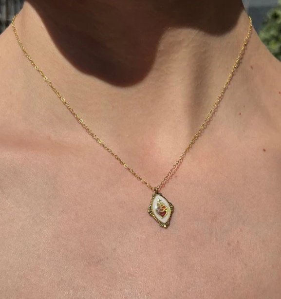 V’s wearing Brandy Melville “Gold Sacred Heart Necklace” 

#V #뷔  #KimTaehyung #thv #TAEHYUNG  #V #BTS  #celine #thvcloset #itboy #outfitoftheday #V_Rêvé