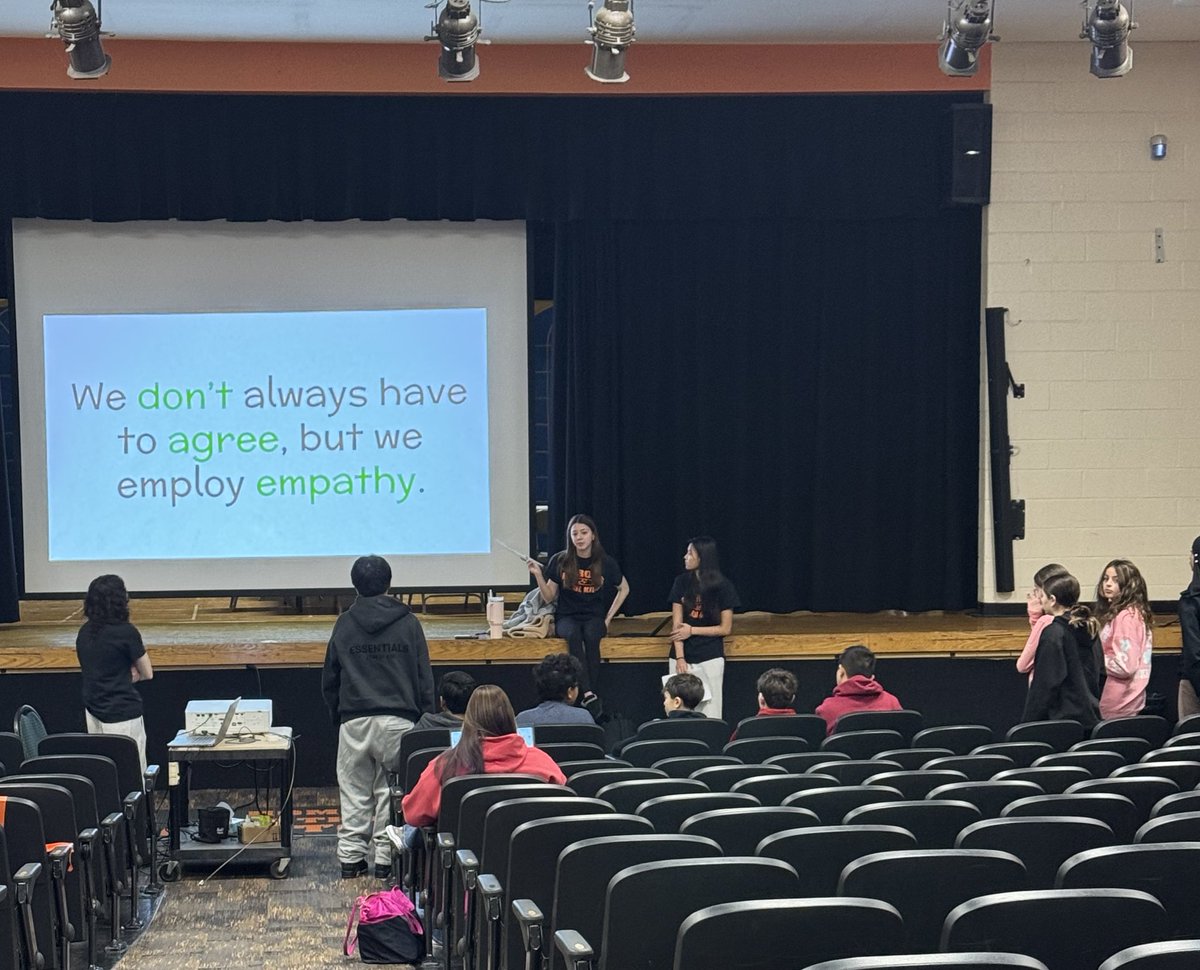 HHJuniorAviators tweet media